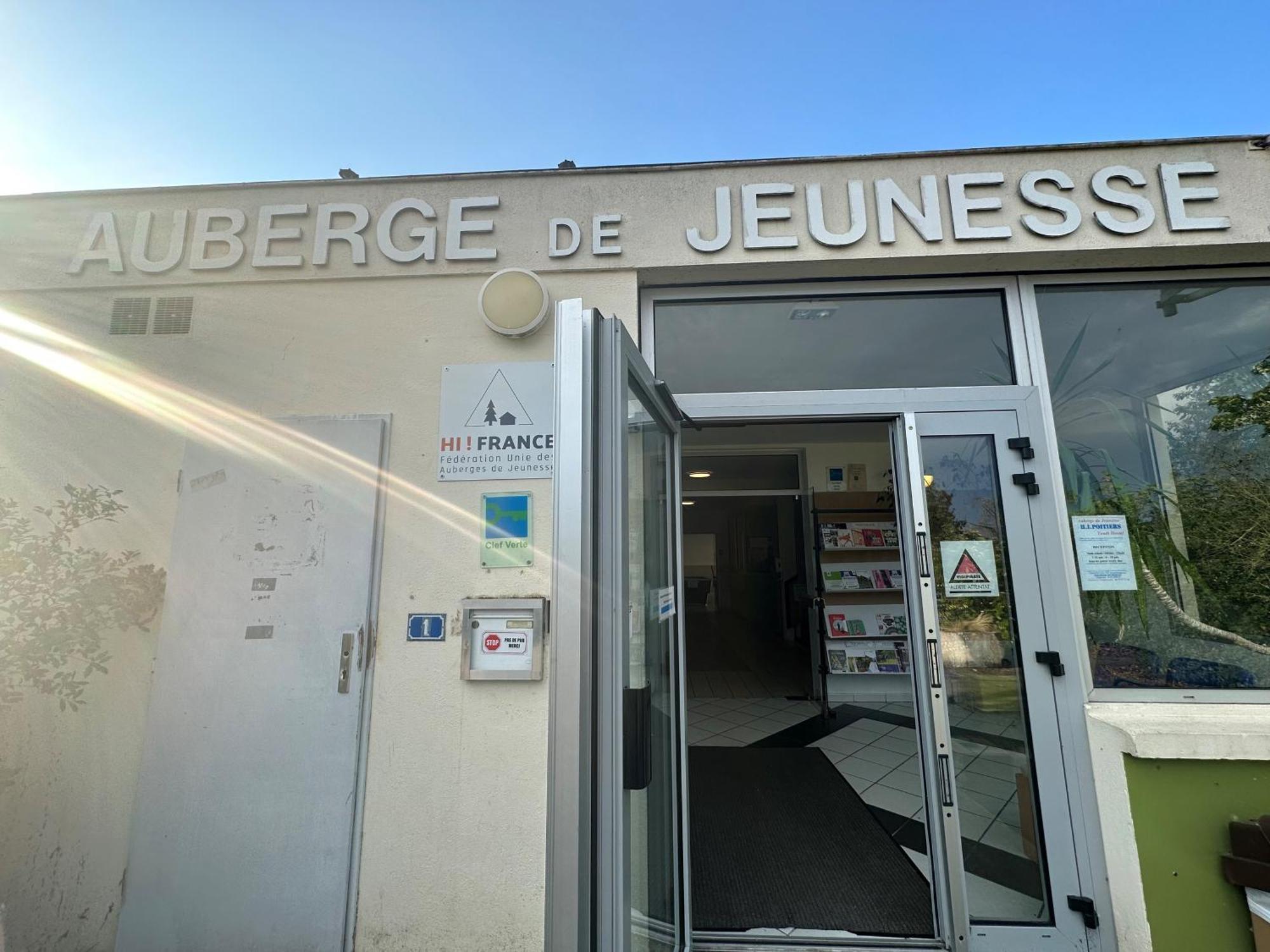 Auberge De Jeunesse Hi Пуатье Экстерьер фото